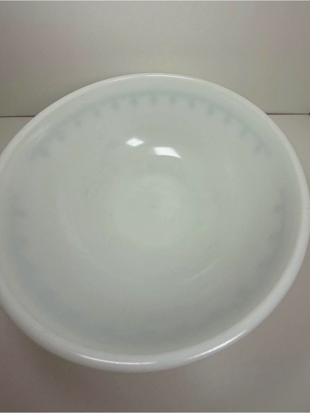 Pyrex 404 White Milk Glass Blue Snowflake Garland Round Bowl, Oven Safe - Picture 3 of 4
